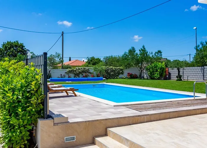 Kristina With Private Swimmingpool Visocane