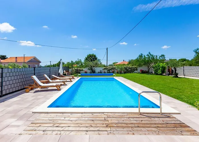 Kristina With Private Swimmingpool Vakantiehuis *