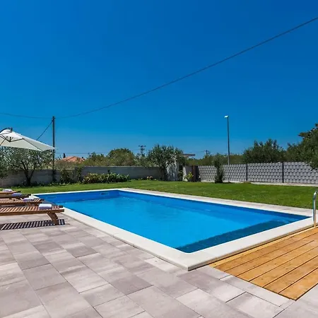Kristina With Private Swimmingpool Ferienhaus Visocane