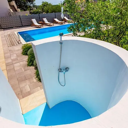 Kristina With Private Swimmingpool Ferienhaus Visocane