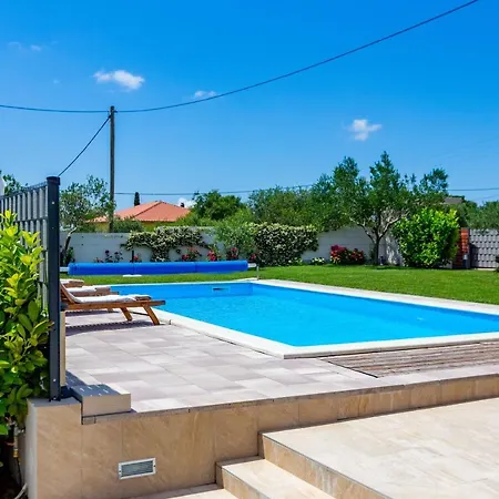 Kristina With Private Swimmingpool Visocane