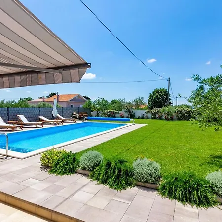 Kristina With Private Swimmingpool Visocane
