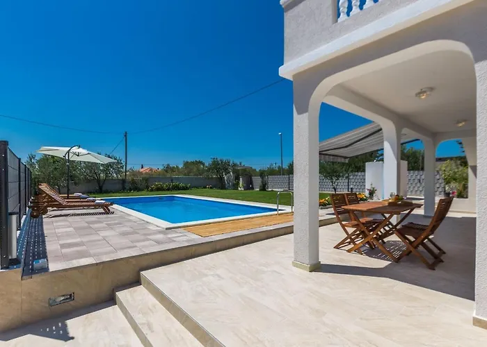 Kristina With Private Swimmingpool Visocane